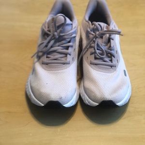 Women’s Nike size 10 shoes light pink